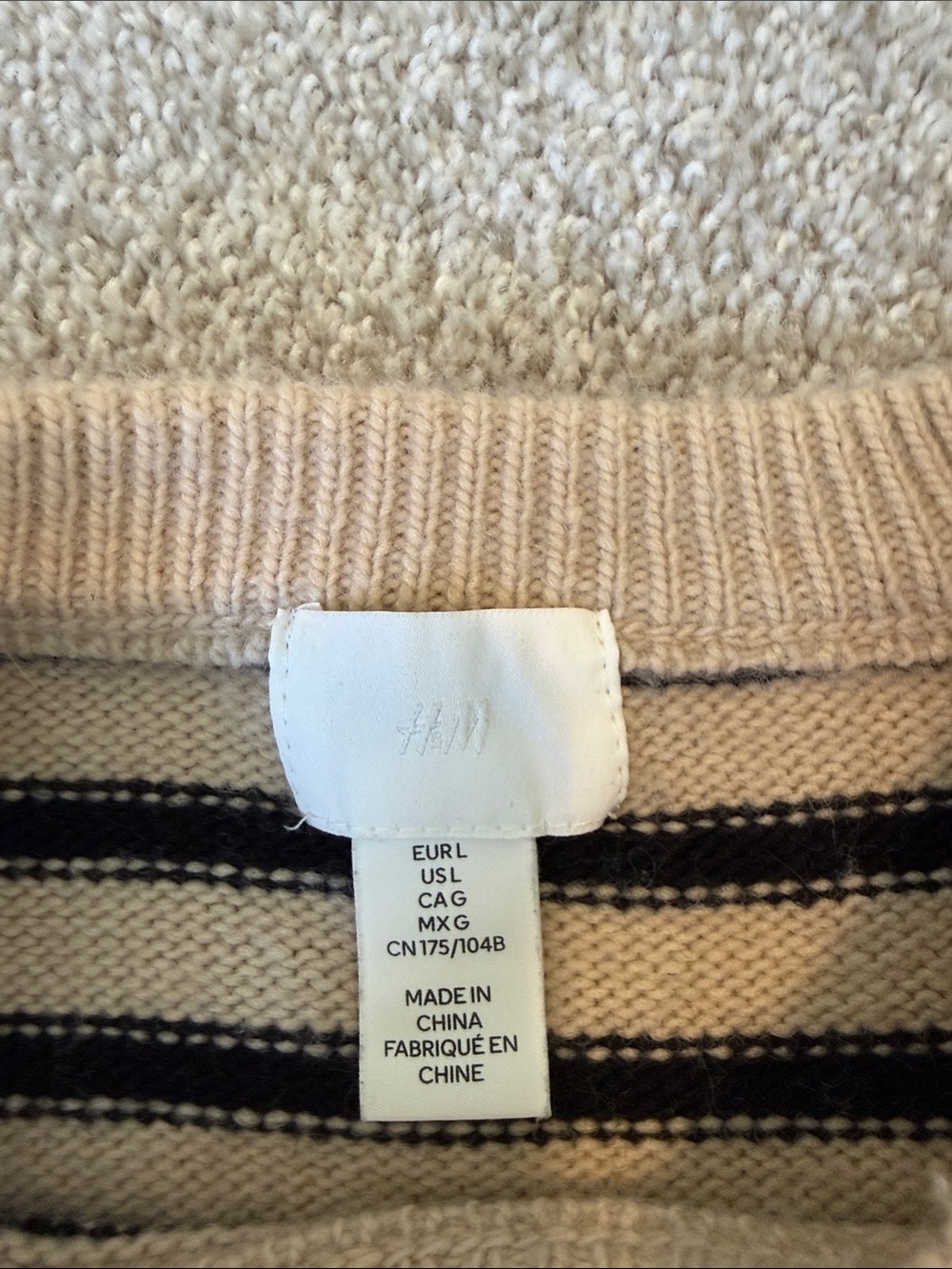 H&M Cropped Sweater - Picture 2 of 3